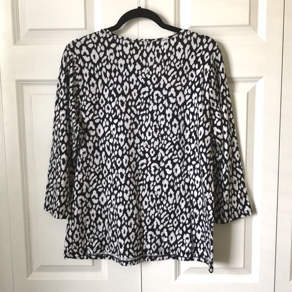 CHICO’S BLACK AND WHITE CHEETAH PRINT TOP - Picture 2 of 2